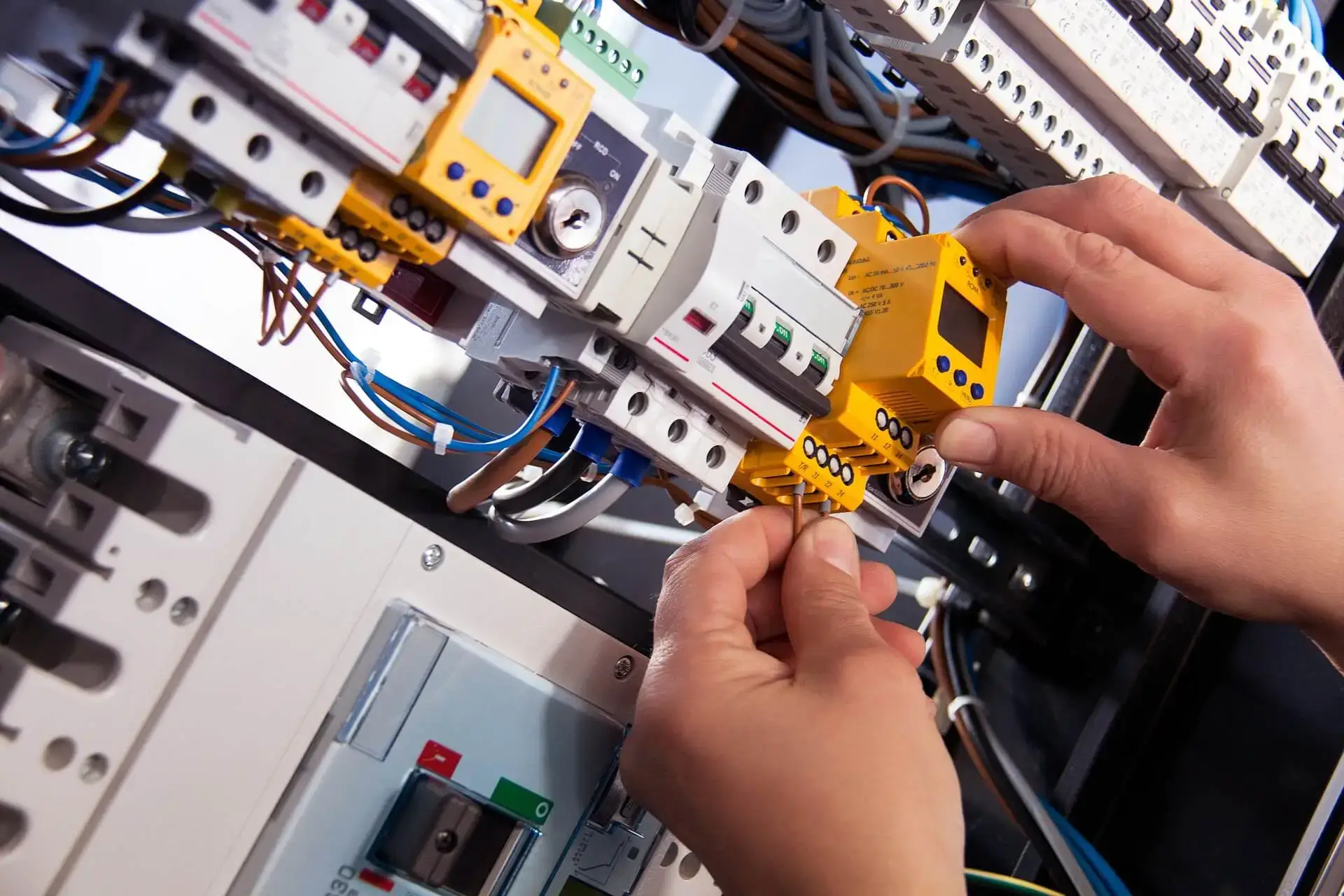 Certified electricians in Chalk Farm